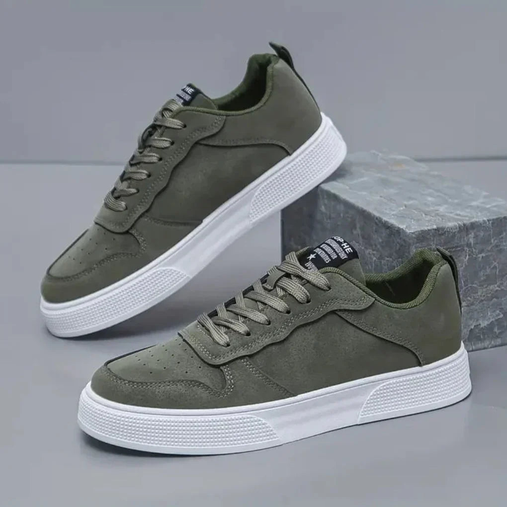 Lichtgewicht en ademende herensneakers met klittenbandsluiting. Bieden optimaal comfort voor de hele dag. Stijlvol en casual.