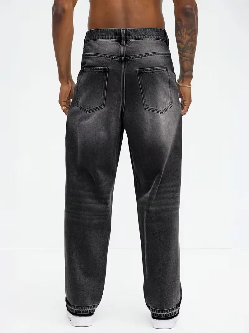 Modieuze heren loose fit jeans in lichtblauw. Wijde pijpen broek voor een trendy en casual outfit.