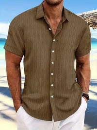 Basic heren zomershirt, korte mouwen. Comfortabel effen overhemd voor casual herenmode.