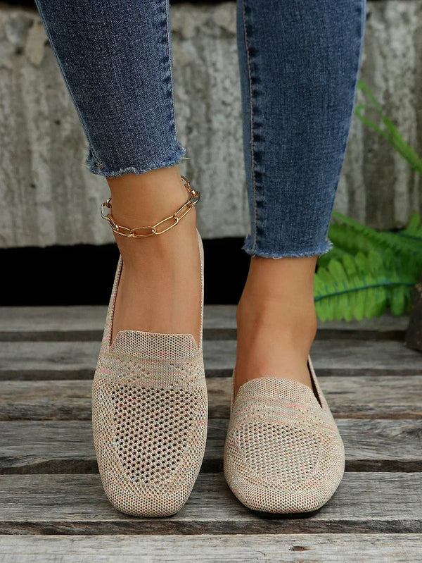 Donkerblauwe orthopedische instappers, comfortabel voor dames met antislip zool.