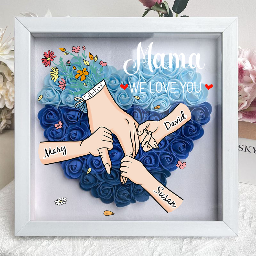 Houten acryl schaduwbox met namen en bloemen; een uniek gepersonaliseerd familie cadeau voor mama.