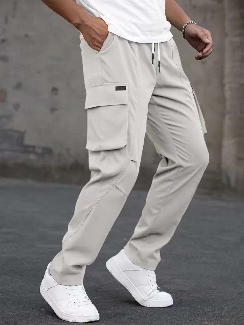 Zwarte heren cargo broek, casual, rechte pijp, comfortabel voor elke dag.