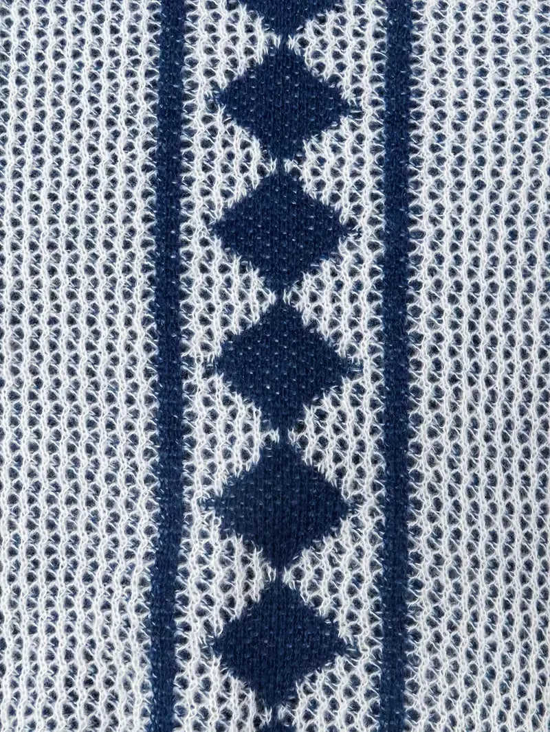 Elegant herenvest met ruitpatroon, knoopsluiting en lange mouwen, perfect voor een verfijnde casual look.