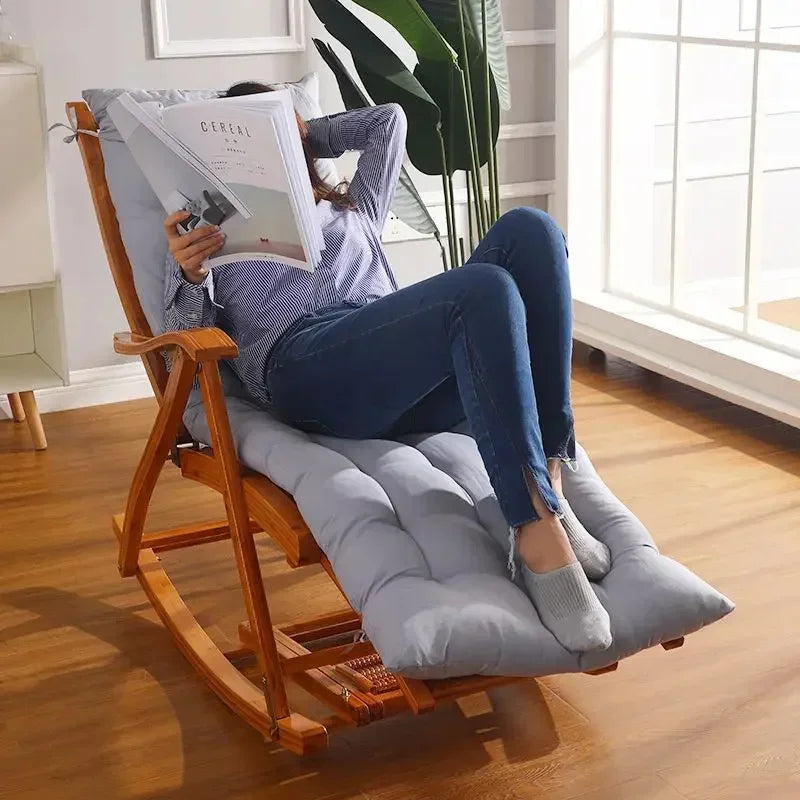 Schommelstoel kussen met ergonomische pasvorm, voor ultiem comfort en een rustmoment.