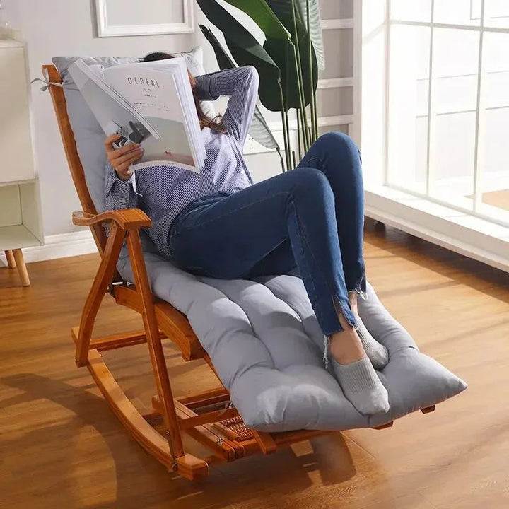 Schommelstoel kussen met ergonomische pasvorm, voor ultiem comfort en een rustmoment.