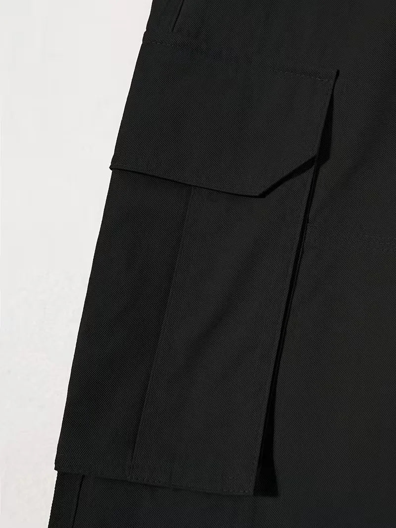 Verstelbare zwarte heren straight fit cargo broek met trekkoord en klepzakken, voor elke gelegenheid.