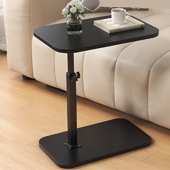 Veelzijdige zijtafel, verstelbaar voor zowel bank als bed, van duurzaam hout en stevig metaal.