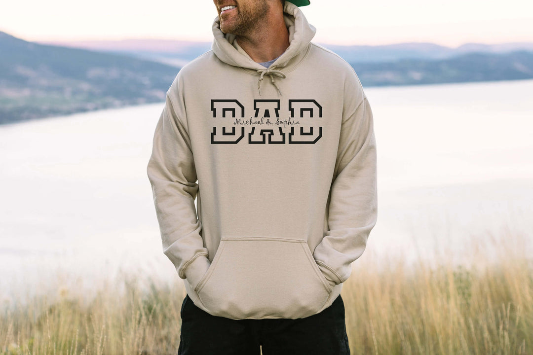 Gepersonaliseerde heren hoodie met namen, een uniek Vaderdag cadeau voor elke vader.
