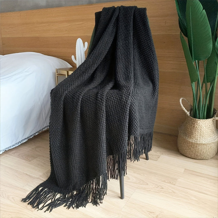 Gebreide plaid met kwastjes, lichtgewicht en comfortabel, perfect als bankdeken of bedsprei.