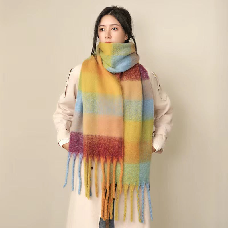 Luxe en zachte pluchen damessjaal Linnea, een chique accessoire dat comfort en stijl combineert in de winter.