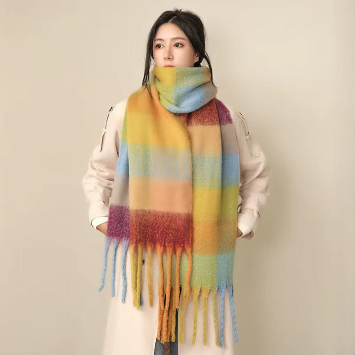 Luxe en zachte pluchen damessjaal Linnea, een chique accessoire dat comfort en stijl combineert in de winter.