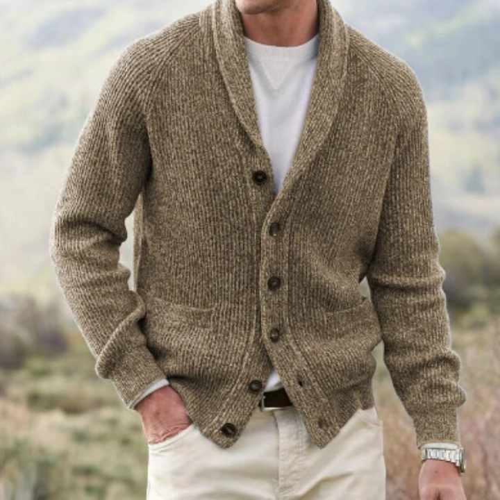 Man draagt casual heren vest met V-hals van wolmix over een T-shirt, ideaal voor dagelijkse mode.