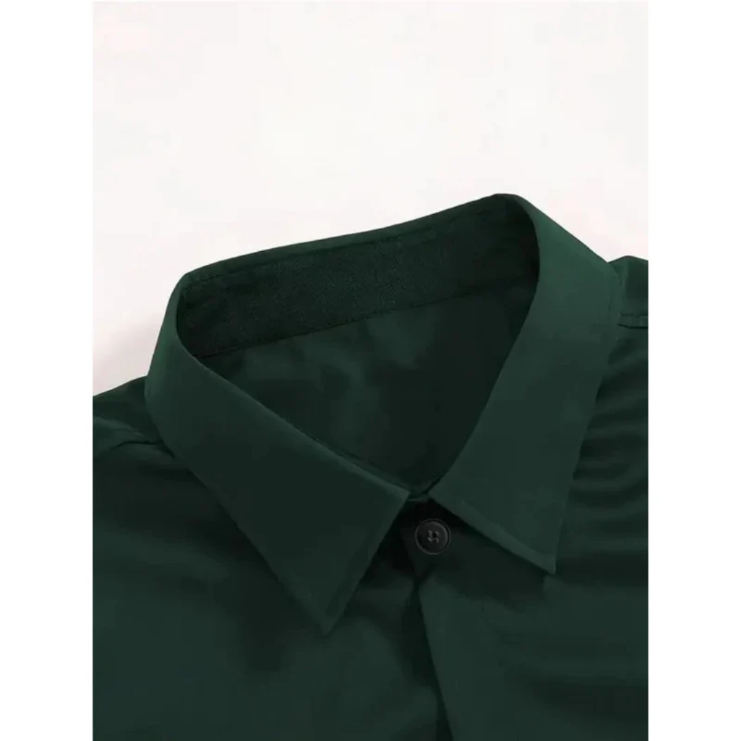 Modern slim fit herenoverhemd met lange mouwen, klassieke kraag. Elegant en perfect voor een strakke look.