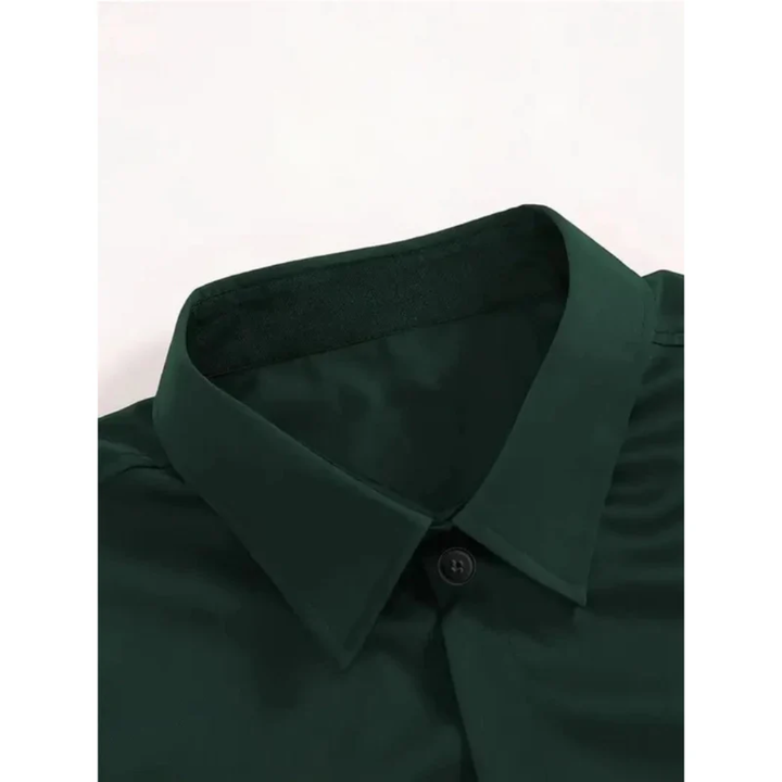 Modern slim fit herenoverhemd met lange mouwen, klassieke kraag. Elegant en perfect voor een strakke look.