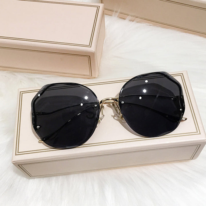 Elegante zwarte dames ombre zonnebril met UV-bescherming, ideaal voor een stijlvolle en beschermde zomer.