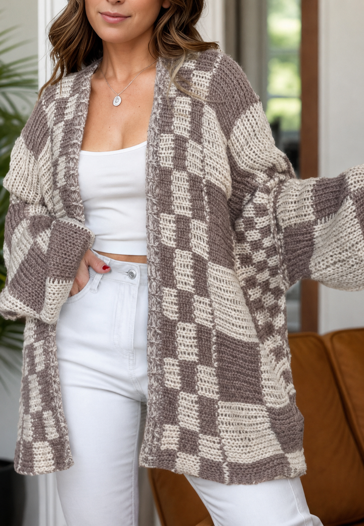 Modieus oversized damesvest met comfortabele lange mouwen en chic ruitjespatroon, ideaal voor casual looks.