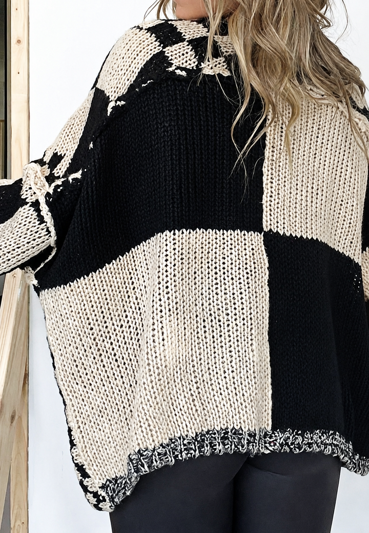 Geruit damesvest met lange mouwen, open voorkant en oversized pasvorm, in beige en zwart. Casual en modieus.