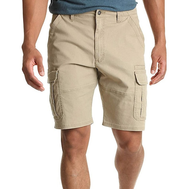 "Cargo shorts in wit, ademend en comfortabel met ruime zakken voor een stijlvolle, casual zomerlook."