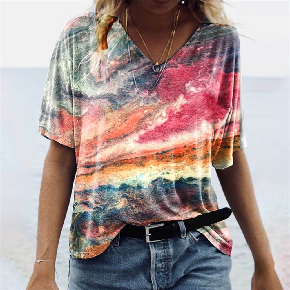 Comfortabel dames zomertopje met modieuze abstracte print en diepe V-hals, veelzijdig te dragen.