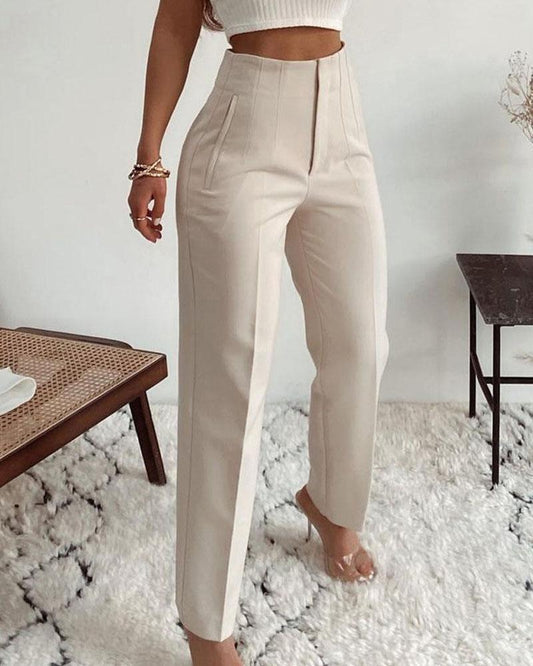 "Casual Amber broek, rechte pijpen, beige, comfortabele stof, veelzijdige look voor dames, ideaal voor dagelijks gebruik."