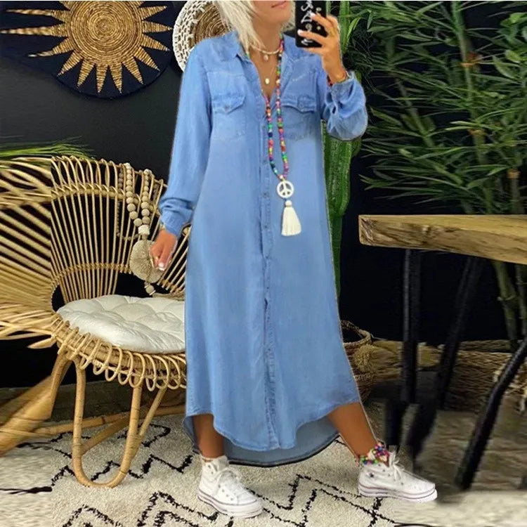 "Casual denimjurk dames in flatterende stijl, blauwe stof, perfect voor lente en zomer, veelzijdig te combineren"