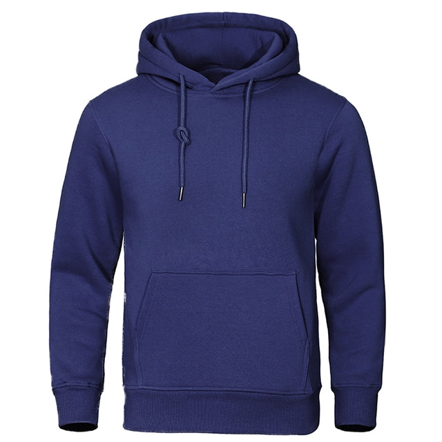 "Casual heren hoodie met zachte fleece, capuchon en kangoeroezak; comfortabele pasvorm voor dagelijks gebruik."