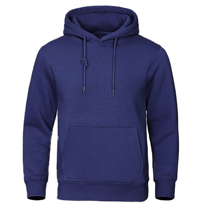 "Casual heren hoodie met zachte fleece, capuchon en kangoeroezak; comfortabele pasvorm voor dagelijks gebruik."