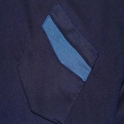 "Casual herenpolo in polyester, stijlvol ontwerp met knopen en korte mouwen, ademend en kreukbestendig."
