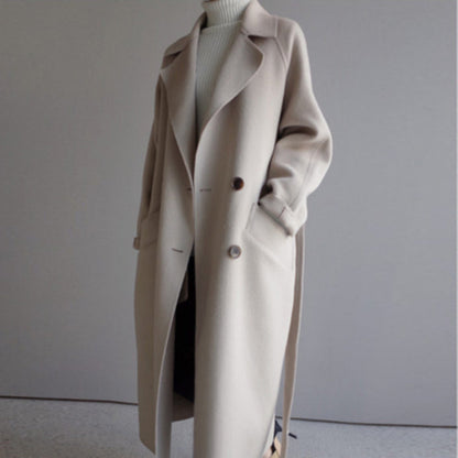 Casual wollen damesjas Isabella, lange pasvorm, rijke kleuren, elegante uitstraling, ideaal voor warme stijl op koude dagen.