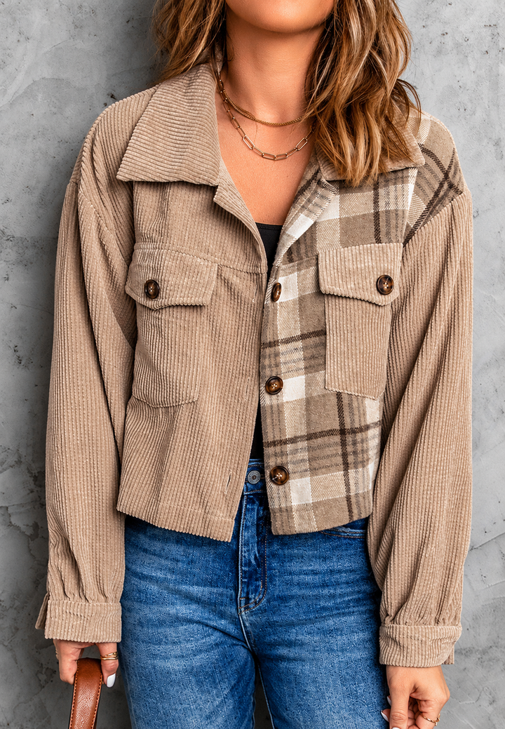 Stijlvol cropped ruitjespatroon damesjasje in beige, perfect voor een trendy casual herfstlook.