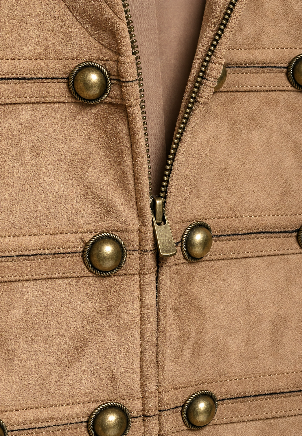 Dames bovenkleding: koffiekleurige korte jas in militaire stijl. Trendy en warm voor herfst. Met epauletten.