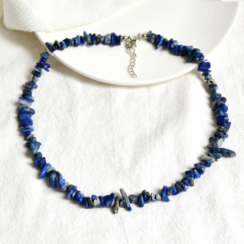 Blauwe lapis lazuli Lina kristallen halsketting, stijlvolle gepolijste dames accessoire.