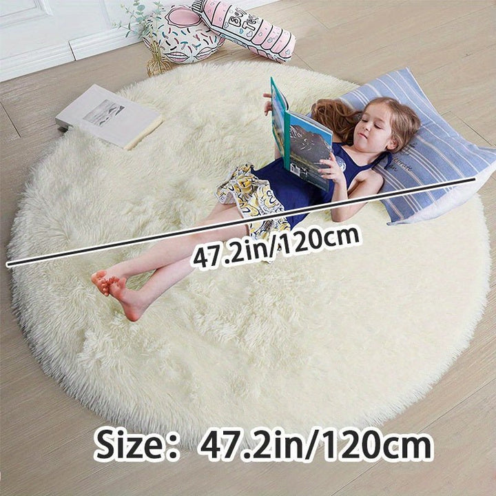 Wasbaar rond polyester vloerkleed Clouda, onderhoudsvriendelijk en zeer comfortabel.