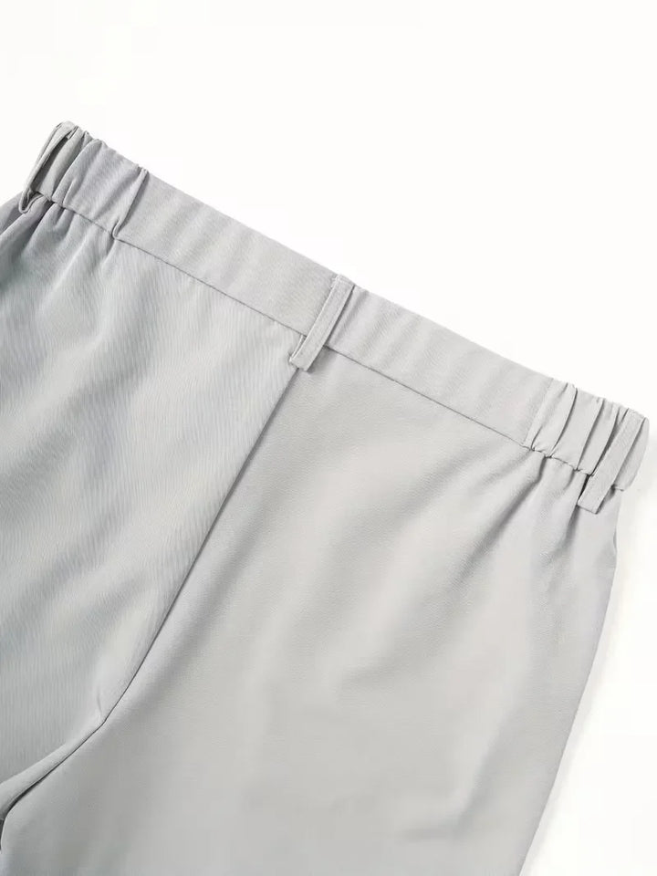 Stijlvolle heren chino shorts in diepgroen, met zijzakken en riemlussen, ideaal voor smart casual.