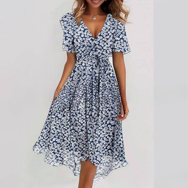 Model draagt een casual damesjurk met bloemenprint, V-hals en A-lijn, perfect voor dagelijks gebruik.