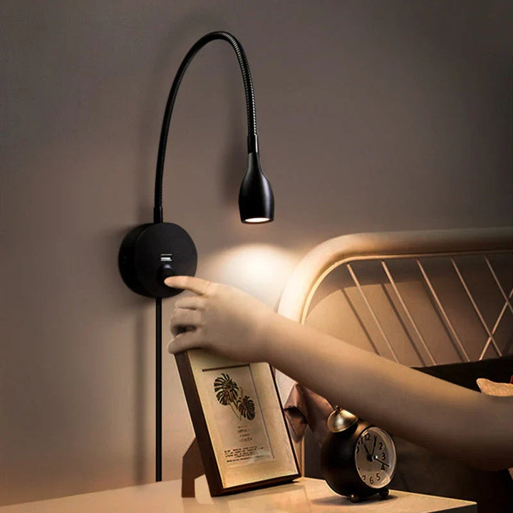 Slaapkamer draadloze wandlamp LumaWave. Zachte, aanpasbare LED sfeerverlichting voor een ontspannen interieur.