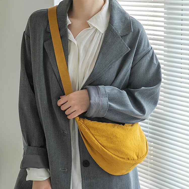 Stijlvolle canvas dumpling tas, een elegant cadeau voor de moderne vrouw.