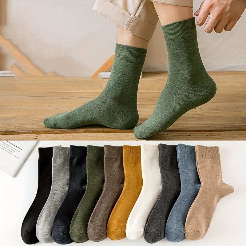 Set van 10 kleurrijke herensokken van comfortabele katoenmix, ideaal voor dagelijks gebruik. One-size mannen sokken.