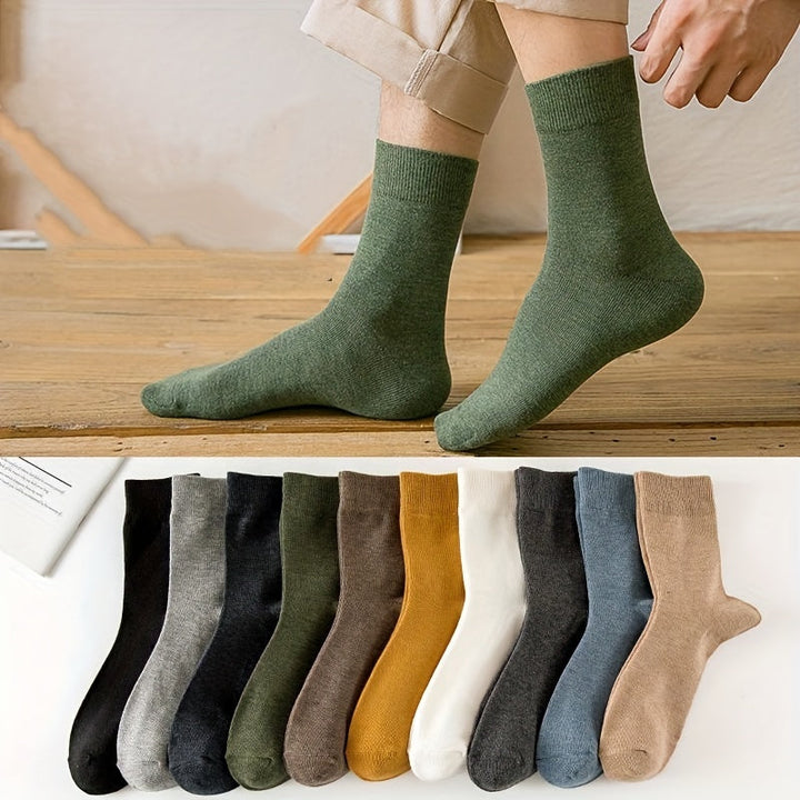 Set van 10 kleurrijke herensokken van comfortabele katoenmix, ideaal voor dagelijks gebruik. One-size mannen sokken.