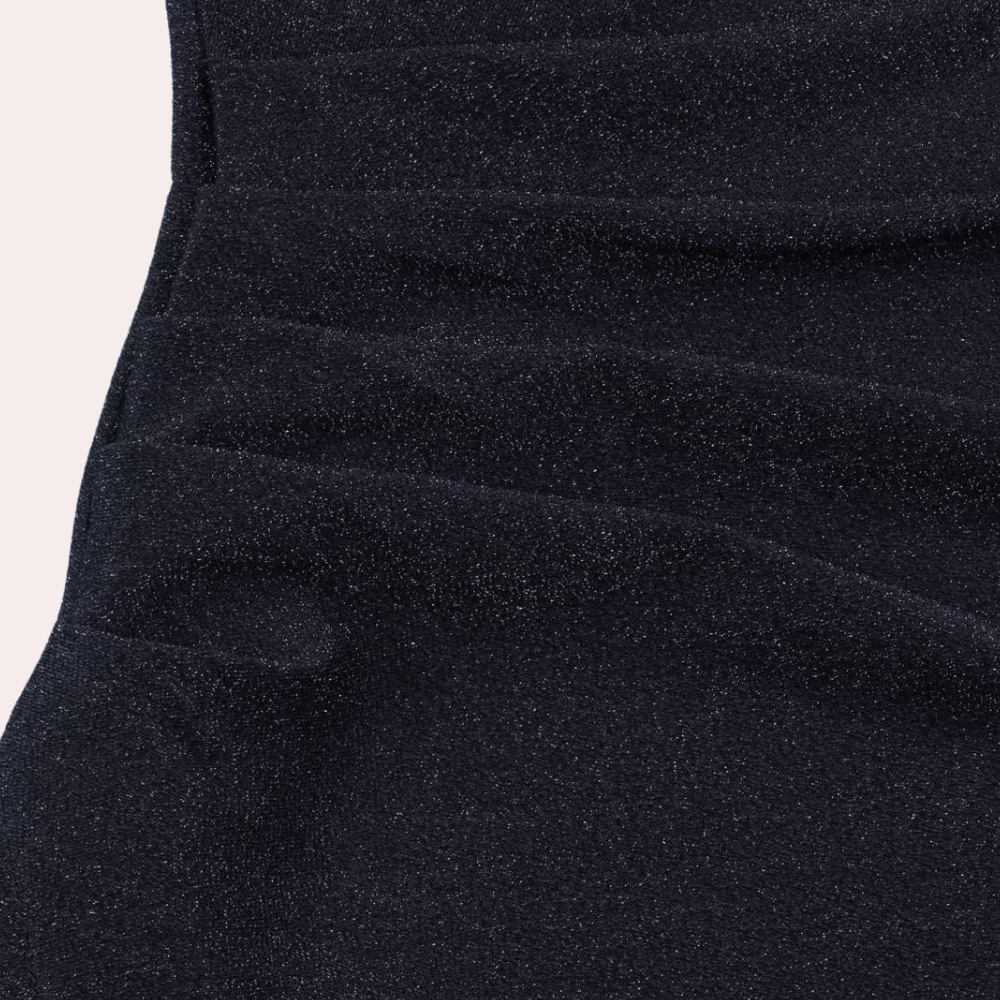 "Champagne kleur glitterjurk met korte mouwen en lange snit, perfect voor elegante zomerse feestjes en gelegenheden."