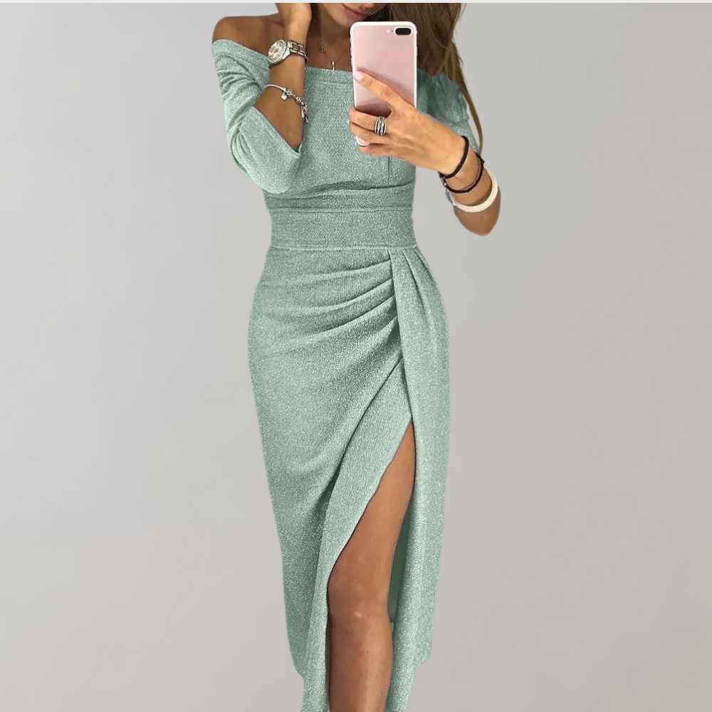 "Champagne kleur glitterjurk met korte mouwen en lange snit, perfect voor elegante zomerse feestjes en gelegenheden."