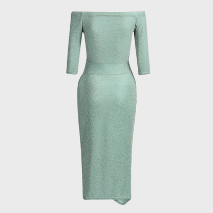 "Champagne kleur glitterjurk met korte mouwen en lange snit, perfect voor elegante zomerse feestjes en gelegenheden."