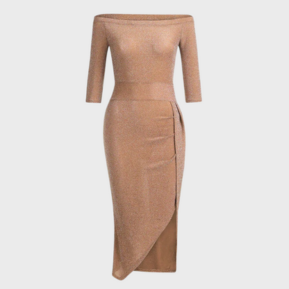 "Champagne kleur glitterjurk met korte mouwen en lange snit, perfect voor elegante zomerse feestjes en gelegenheden."