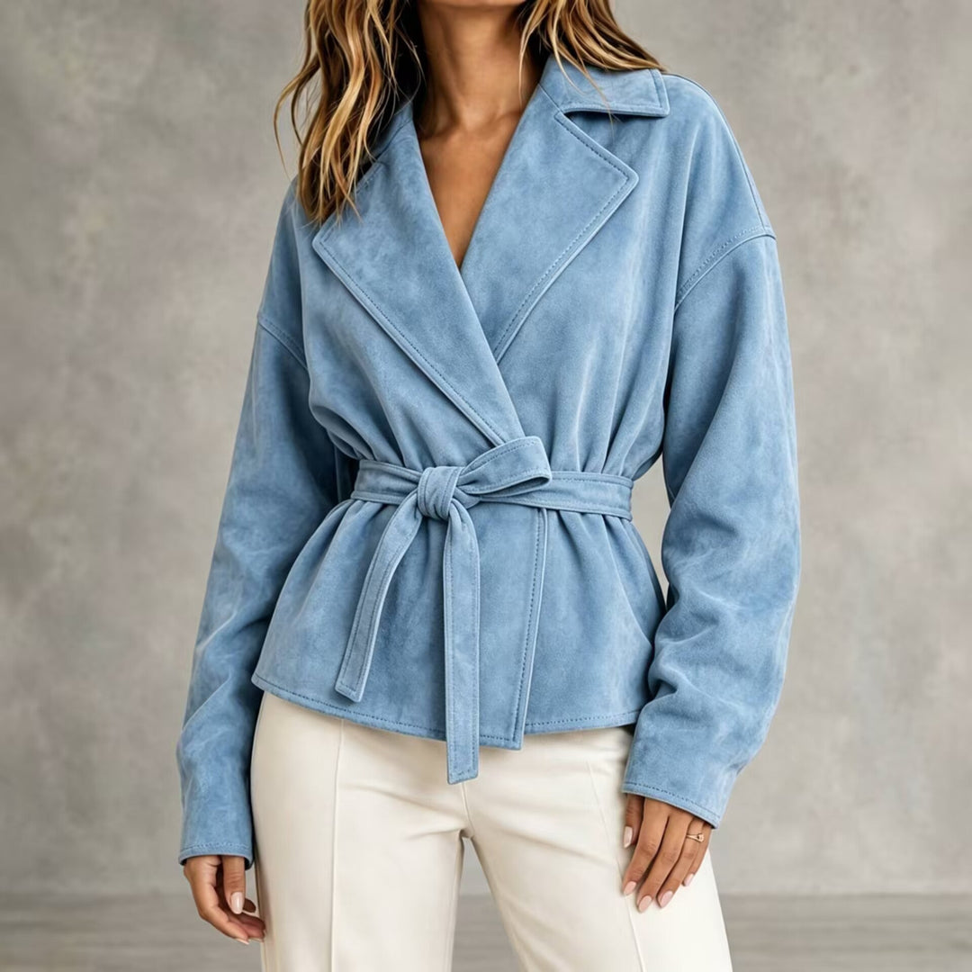 Stijlvol kort dames suède-look riemjasje, ideaal als trendy herfstjasje voor dames.