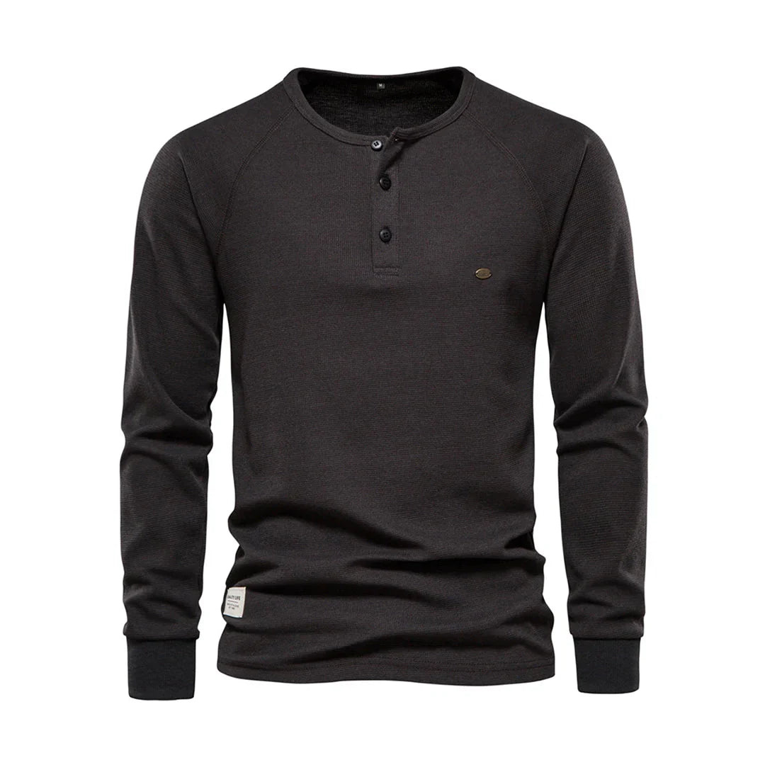 Dagelijks herenshirt met lange mouwen, ronde hals. Stijlvol en comfortabel, essentieel voor herenmode.