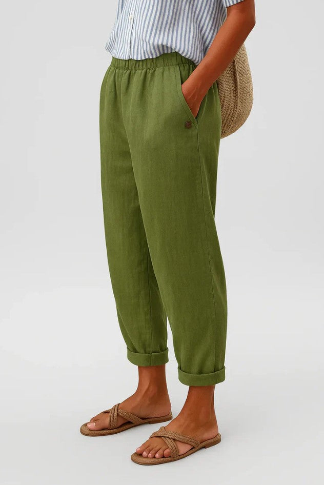 Dames casual chino broek met relaxed fit pasvorm en hoog draagcomfort, een essentieel item voor elke garderobe.