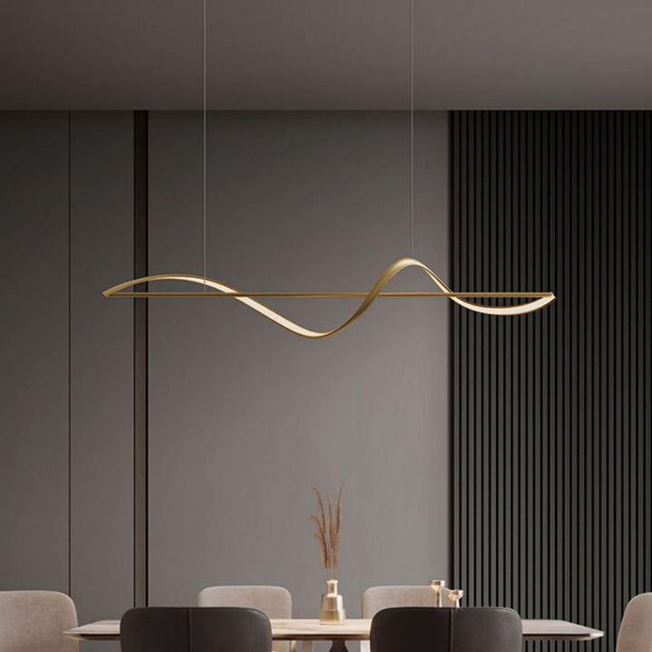 Luxe cirkel kroonluchter, dimbaar, metaal en modern design. Perfecte sfeerverlichting voor een slaapkamer.