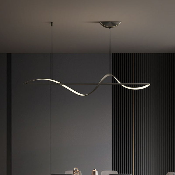 Elegante design kroonluchter, cirkelvormig en dimbaar, voor sfeervolle verlichting in moderne interieurs.