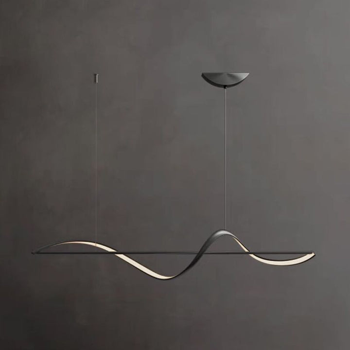 Detailopname van een moderne metalen cirkel kroonluchter, strak design en energiezuinige LED verlichting.