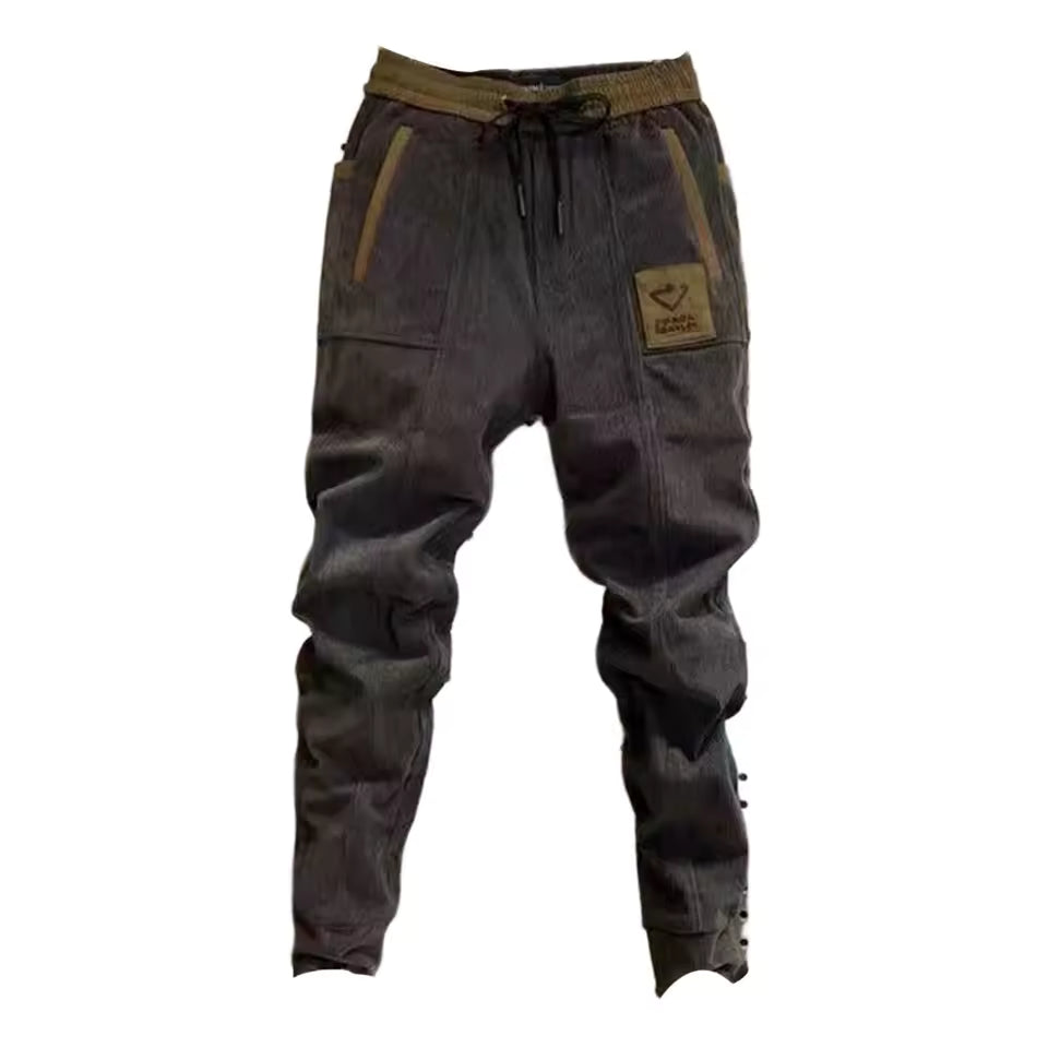 Stijlvolle heren corduroy broek met geribbelde textuur, zwarte joggers voor een relaxte en trendy look.
